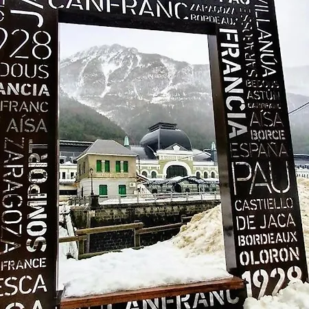 Estacion 2-bedroom With Parking * Canfranc