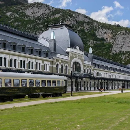 Estacion 2-bedroom With Parking Canfranc