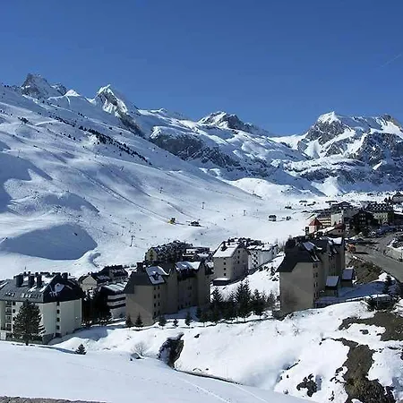 Estacion 2-bedroom With Parking Apartament Canfranc